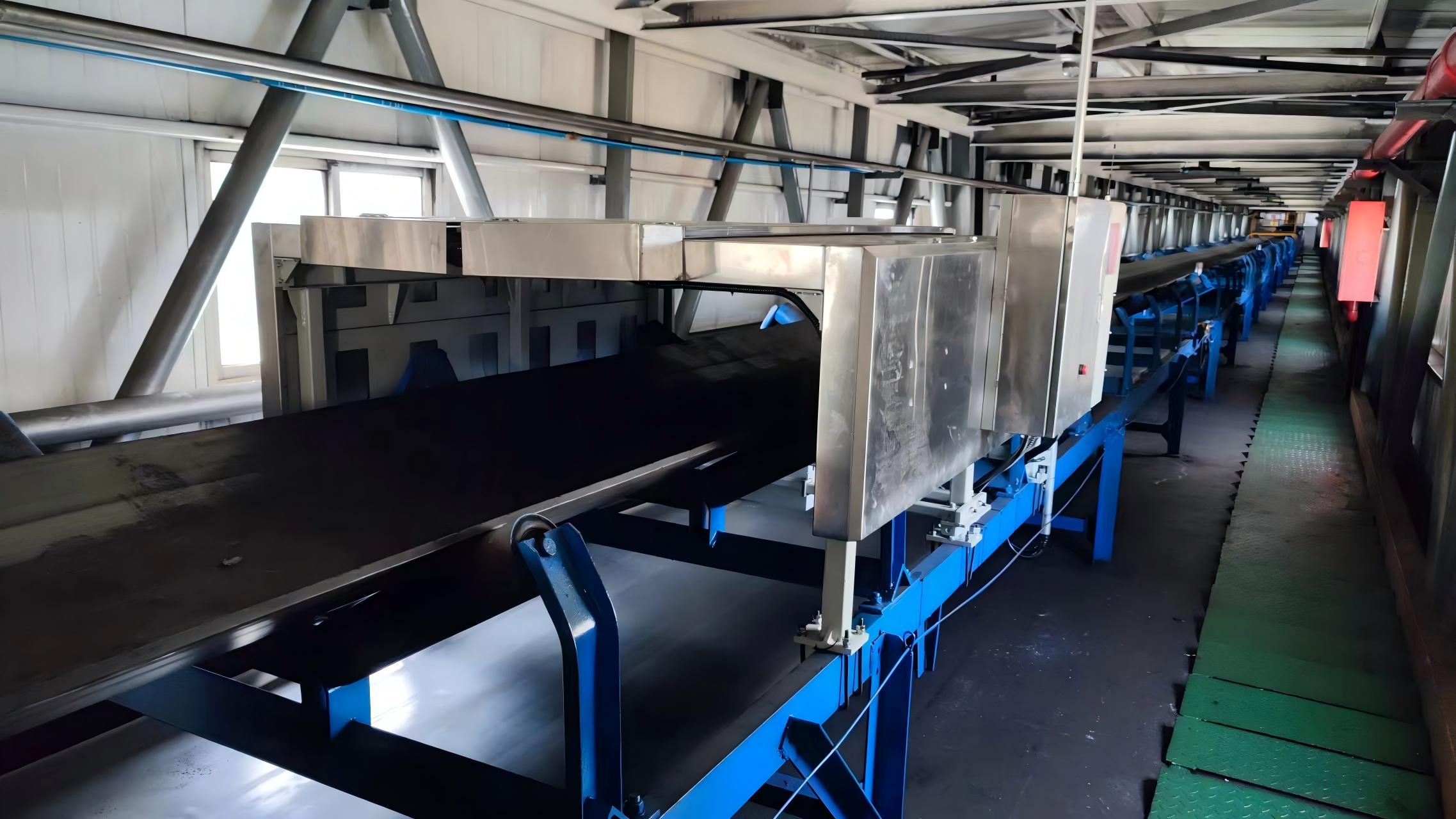 便携式煤质分析仪设备，黑色塑料外壳，液晶屏幕，手持式设计